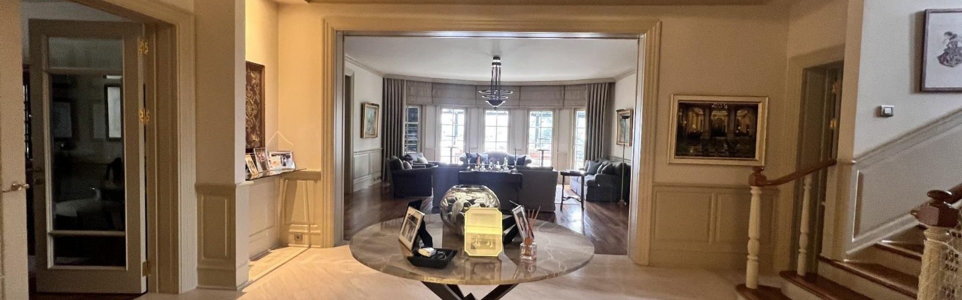 چشمانداز برکه از تراس ویلا