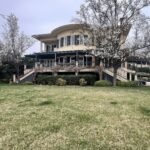 چشمانداز برکه از تراس ویلا